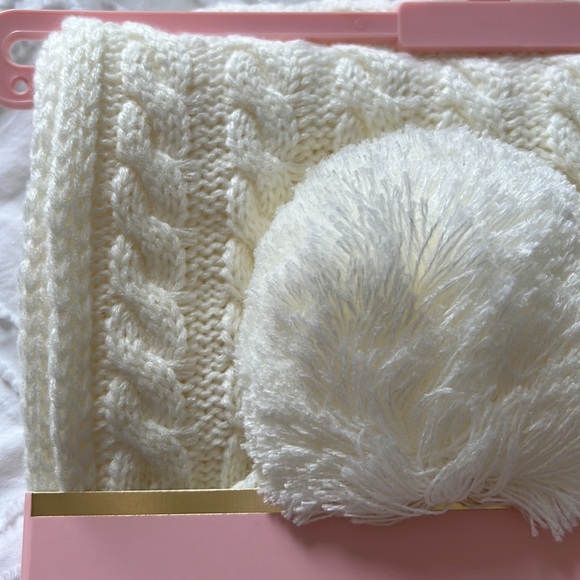 Kate Spade New York 2-Piece Cable-Knit Beanie & Muffler Set - Picture 4 of 7